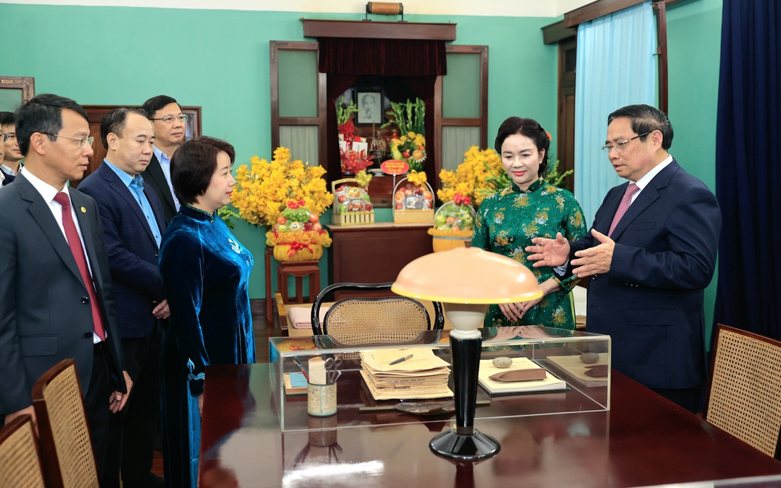 Thủ tướng Phạm Minh Chính dâng hương tưởng nhớ Chủ tịch Hồ Chí Minh tại Nhà 67