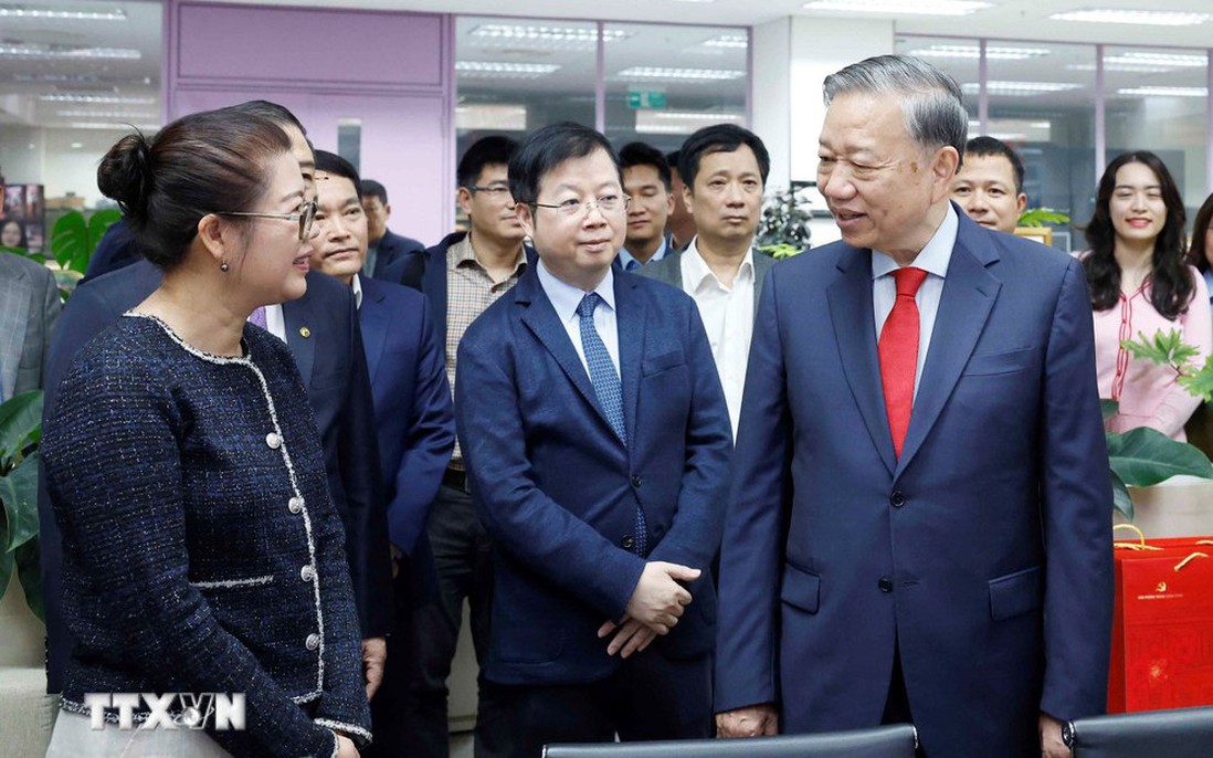 Tổng Bí thư Tô Lâm thăm, chúc Tết cán bộ, phóng viên VTV và VOV