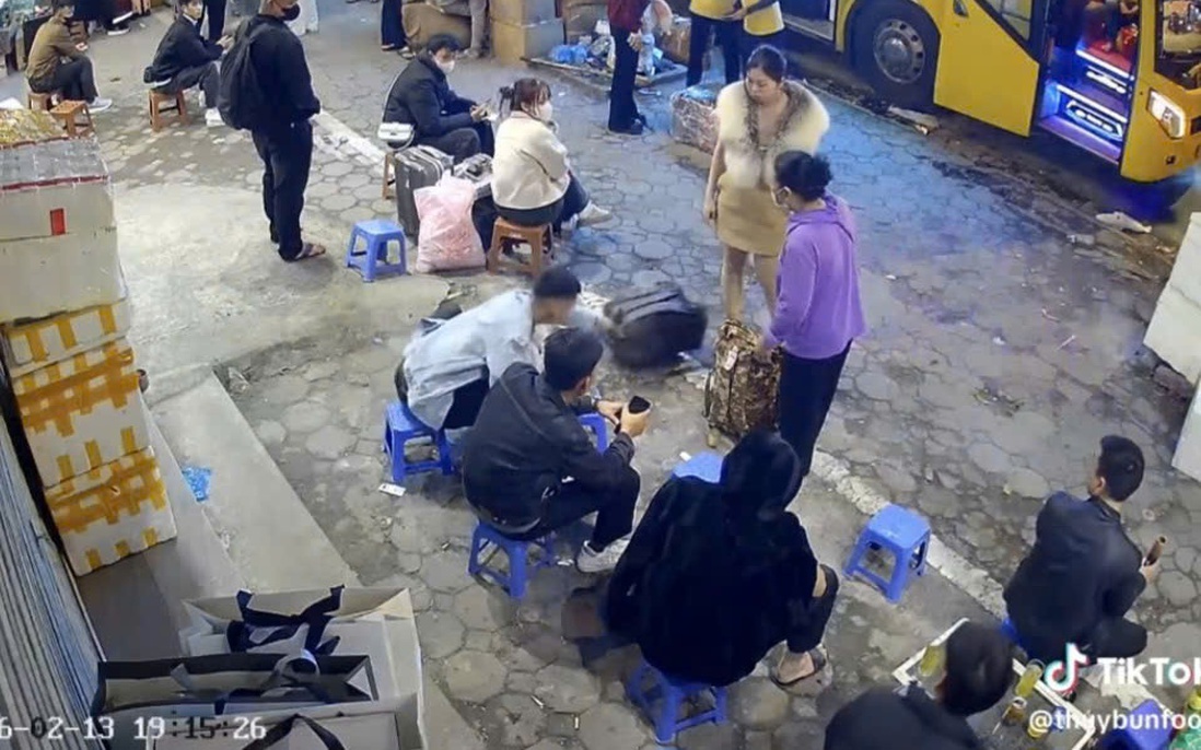 Nữ Tiktoker đăng clip đá bay cốc trà của người bên đường, hứng "bão" chỉ trích ngược