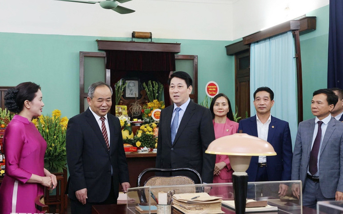 Chủ tịch nước dâng hương tưởng niệm Chủ tịch Hồ Chí Minh tại Nhà 67 và Bắc Bộ phủ