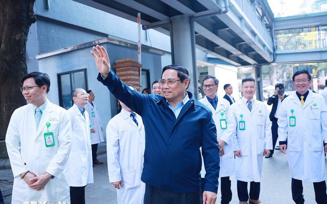 Thủ tướng chúc Tết, kiểm tra công tác ứng trực của ngành Y tế tại Hà Nội