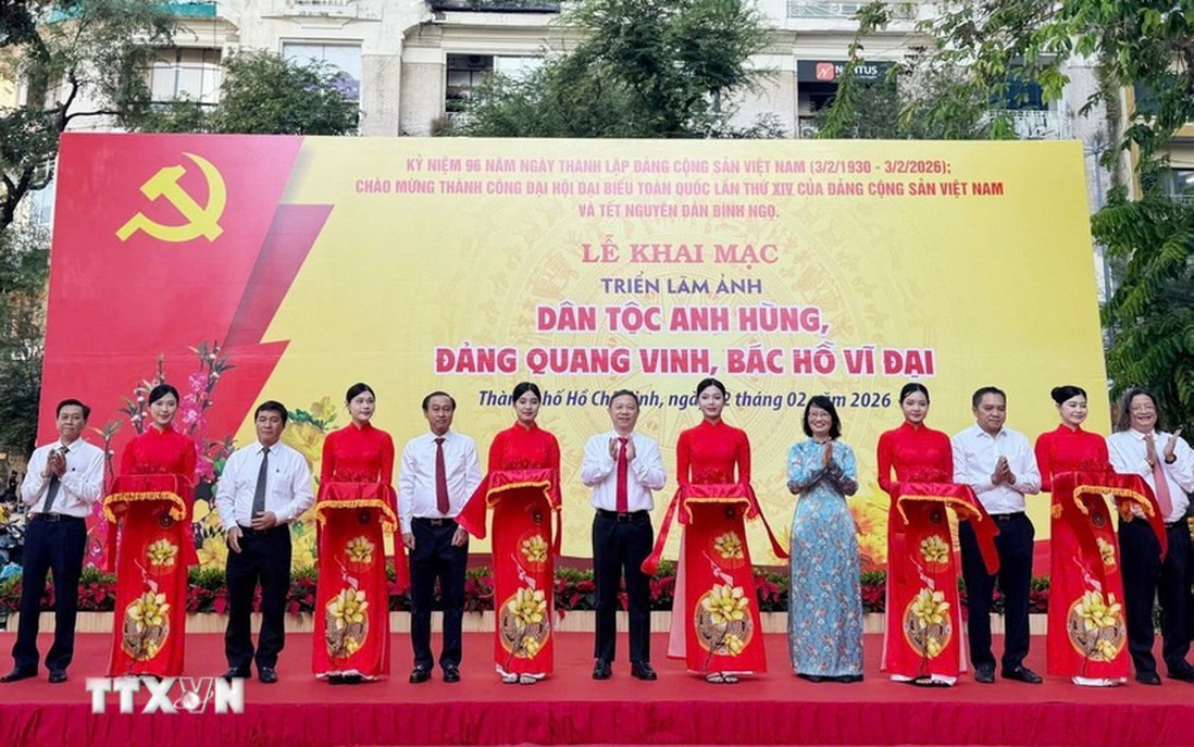 Triển lãm ảnh "Dân tộc anh hùng, Đảng quang vinh, Bác Hồ vĩ đại" tại TPHCM
