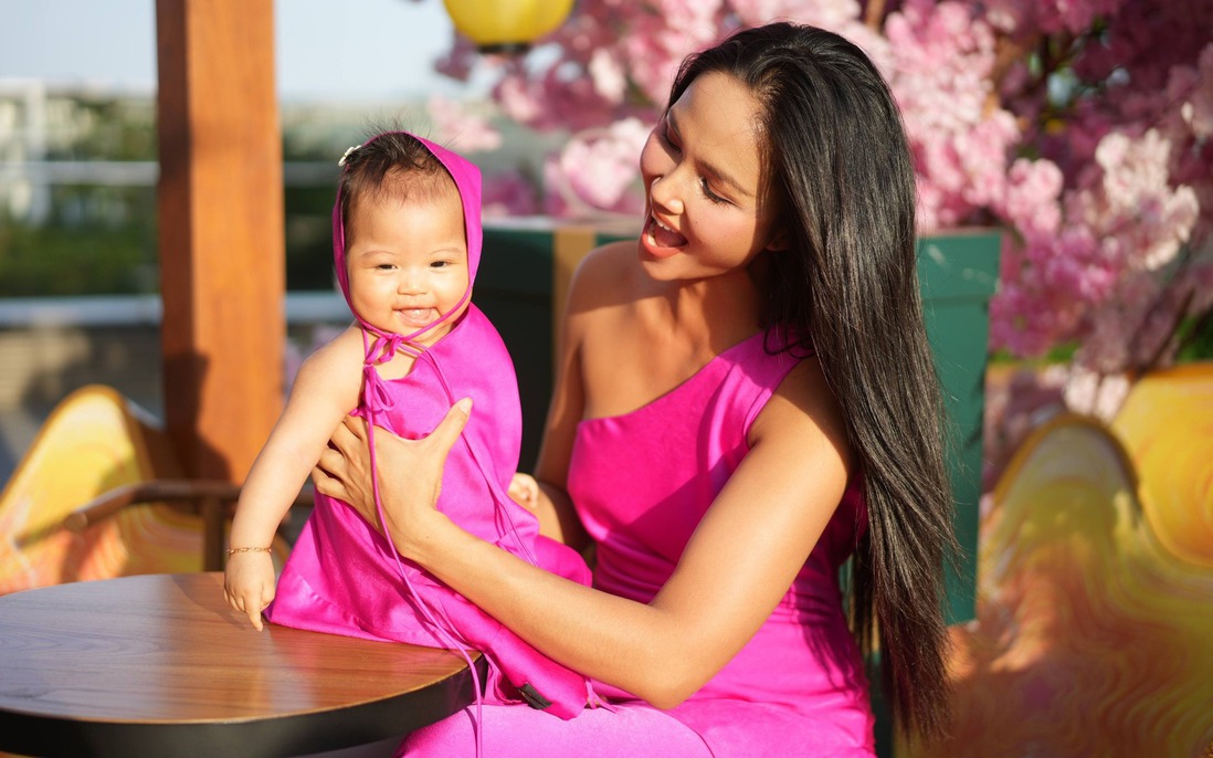 Hoa hậu H'Hen Niê tận hưởng không khí xuân bên gia đình