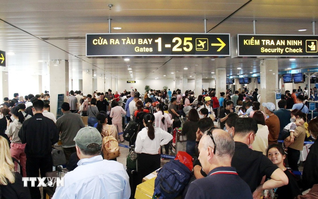 Sân bay Tân Sơn Nhất dự kiến đón lượng khách kỷ lục trong ngày mùng 4 Tết