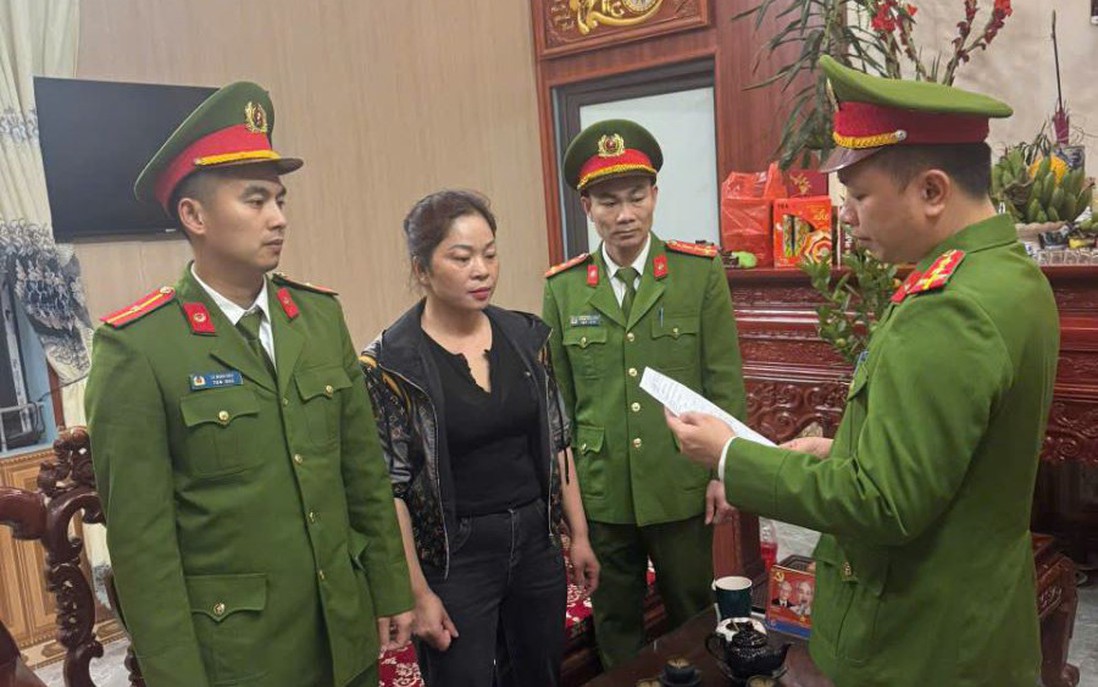 Bắt khẩn cấp người phụ nữ chửi bới, ép thu tiền trông xe khách đi lễ ở Bắc Ninh