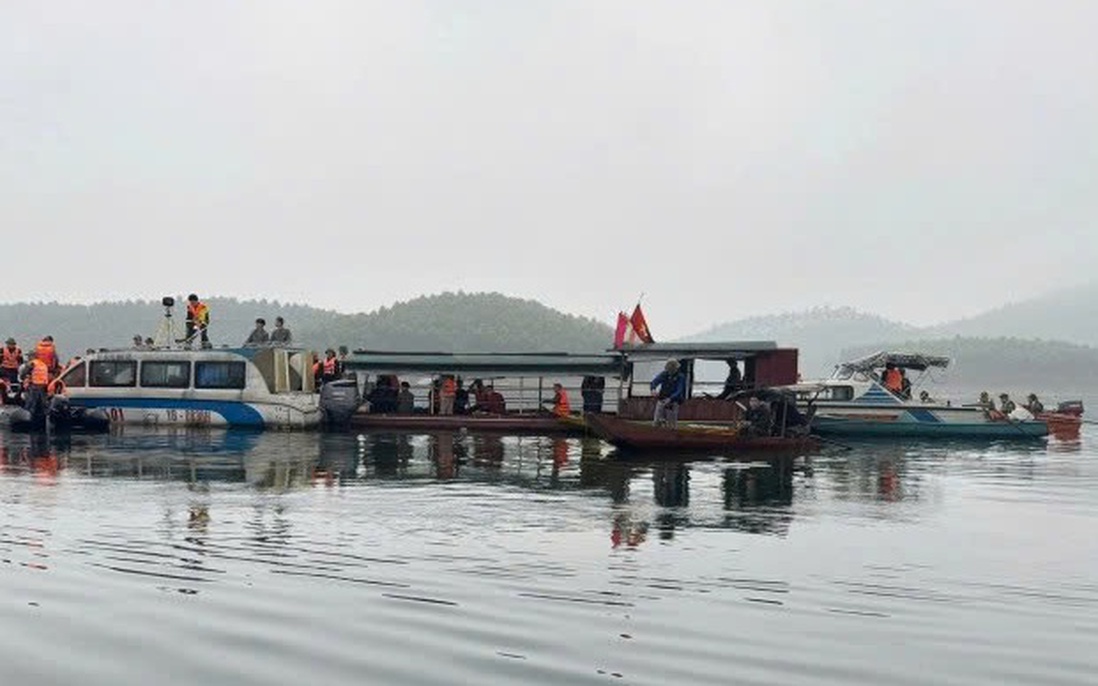 Tìm thấy nạn nhân nhỏ tuổi nhất trong vụ lật tàu trên hồ Thác Bà