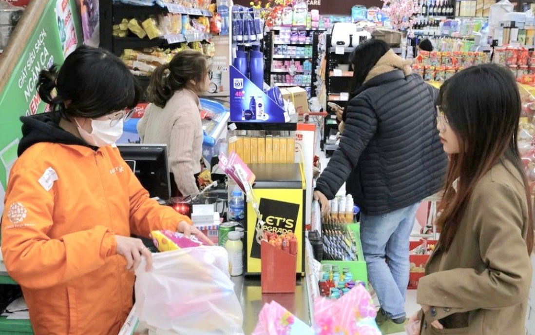 Thị trường mùng 6 Tết: Hàng hóa dồi dào, giá cả ổn định