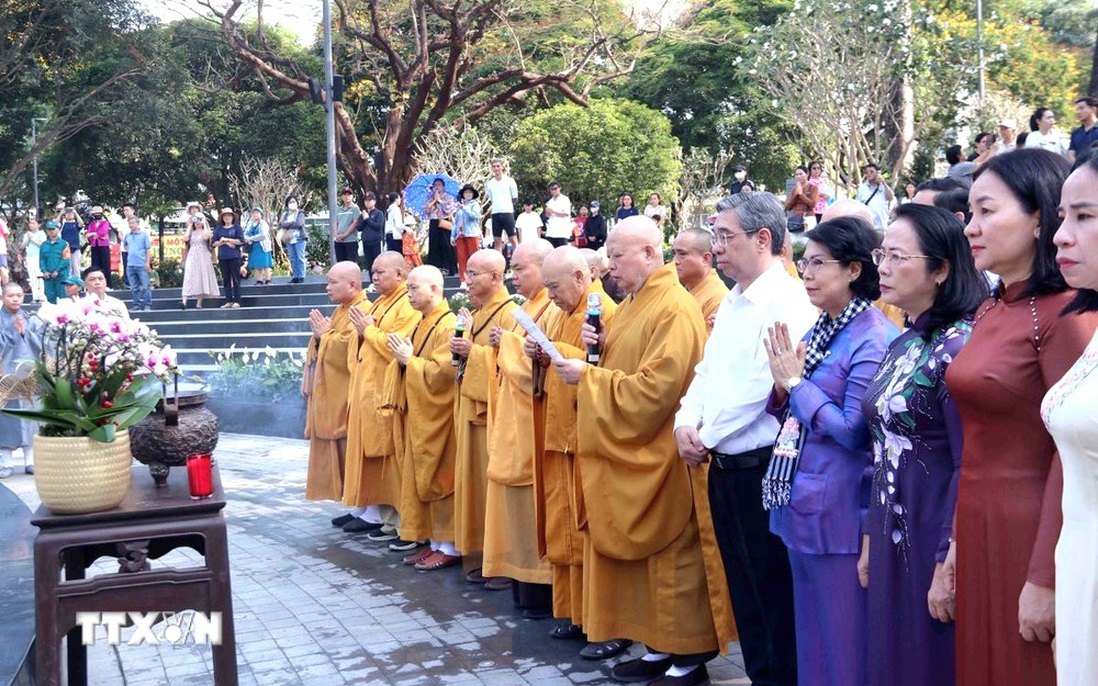 Trang nghiêm lễ cầu nguyện quốc thái dân an và tưởng niệm nạn nhân dịch Covid-19