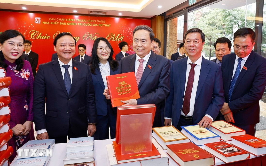 Chủ tịch Quốc hội: Đổi mới mạnh mẽ công tác tuyên truyền ấn phẩm chính trị, pháp luật