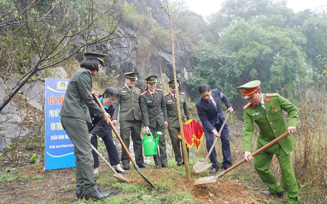 Phát động "Tết trồng cây - Phụ nữ Công an Thủ đô vun trồng tương lai"