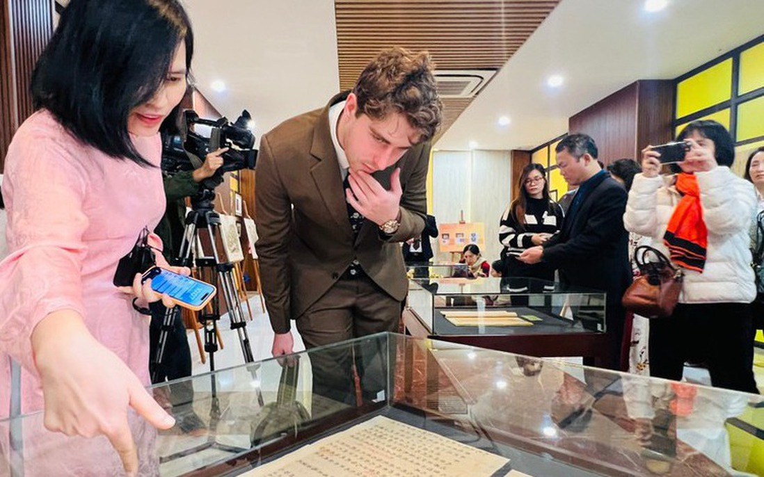 Lộ diện "Châu phê" của các Hoàng đế triều Nguyễn tại Không gian Di sản tư liệu