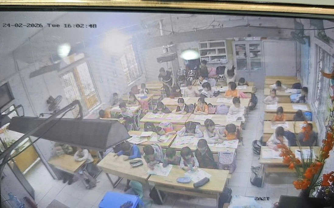 Phú Thọ: Tạm đình chỉ giáo viên không ngăn chặn học sinh có hành vi "liếm đất"