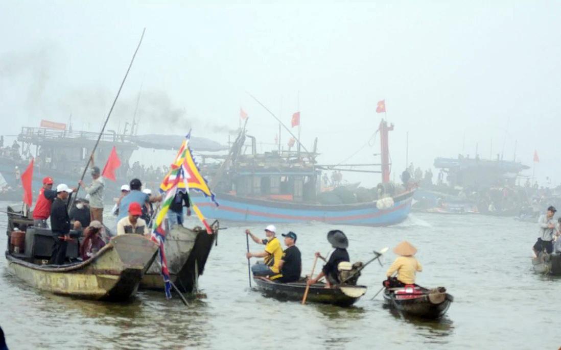 Huế: Lật ghe khiến 2 mẹ con tử vong thương tâm