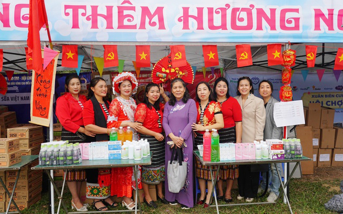 Hội Bảo vệ quyền trẻ em Việt Nam mang Tết ấm đến với trẻ em và phụ nữ vùng cao Nghệ An