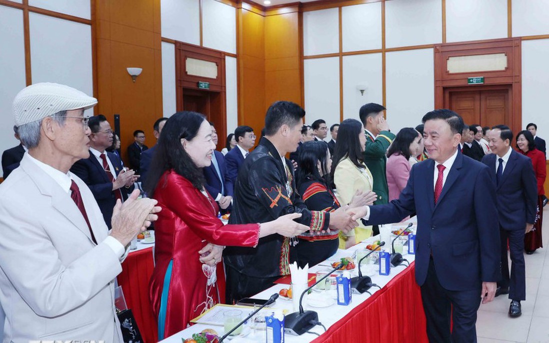 Thường trực Ban Bí thư Trần Cẩm Tú gặp mặt 96 Bí thư chi bộ xuất sắc