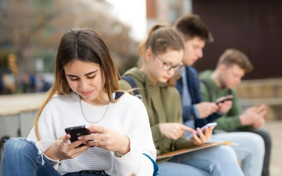 Tây Ban Nha trở thành quốc gia châu Âu đầu tiên cấm mạng xã hội với trẻ dưới 16 tuổi