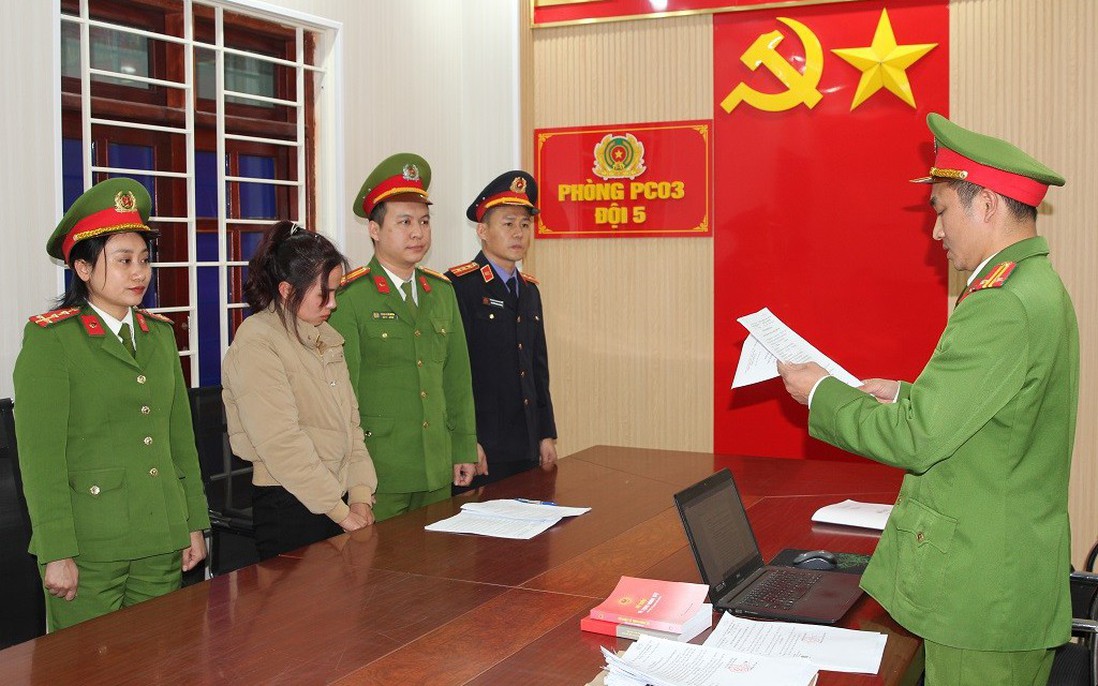 Bắt nữ đối tượng sản xuất hơn 60.000 lít giấm giả được pha từ axit công nghiệp với nước lã