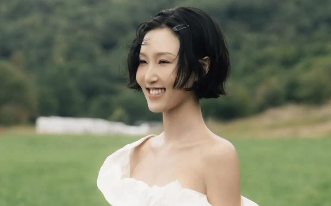 "Lời biệt ly rực rỡ" của nữ ca sĩ xứ Hàn "vượt mặt" IU