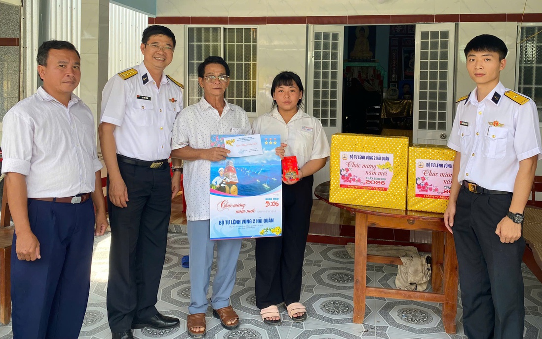 Xuân nghĩa tình của Vùng 2 Hải quân với con đỡ đầu