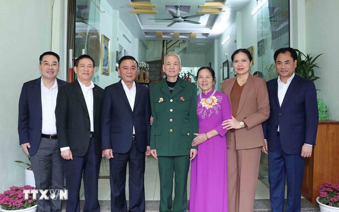 Thường trực Ban Bí thư Trần Cẩm Tú thăm, tặng quà Tết tỉnh Lào Cai