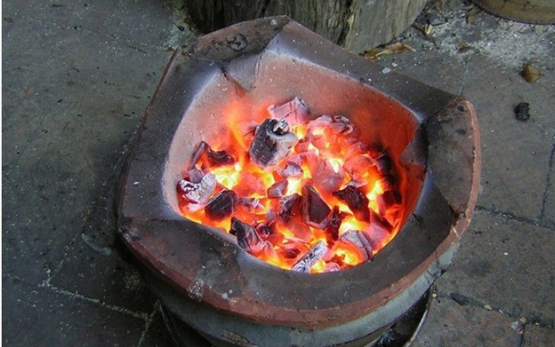 Hà Tĩnh: 3 người tử vong do ngạt khí than sưởi ấm