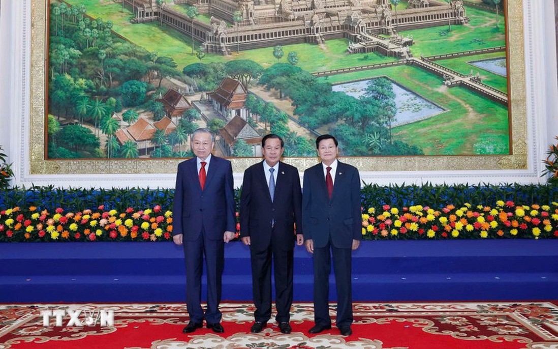 Cuộc gặp giữa Người đứng đầu ba Đảng Việt Nam-Campuchia-Lào