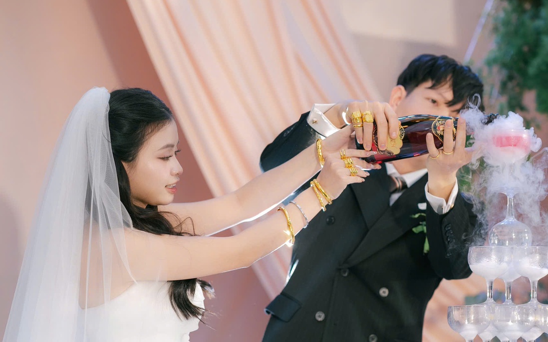 Giá vàng liên tục "nhảy múa": Nhiều bạn trẻ làm theo cách này để ngày cưới trọn niềm vui