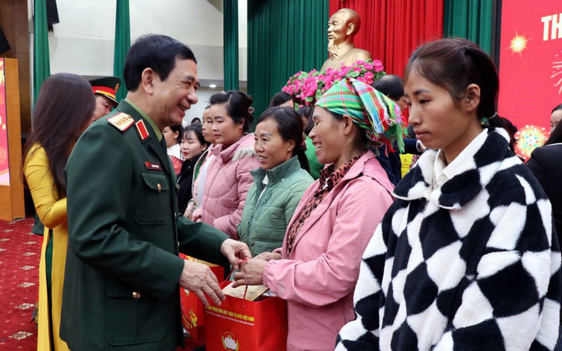 Đại tướng Phan Văn Giang chúc Tết các đối tượng chính sách tại Thái Nguyên