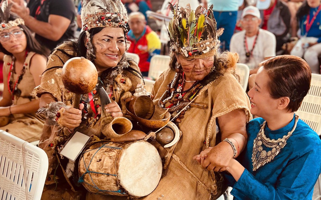 Bông Mai kể chuyện văn hóa và tinh thần nữ giới qua trang phục truyền thống