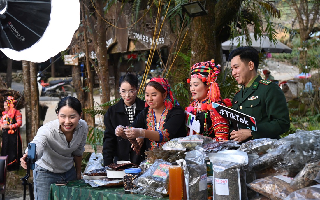 Chuyển đổi số lan tỏa đến từng bản làng biên giới