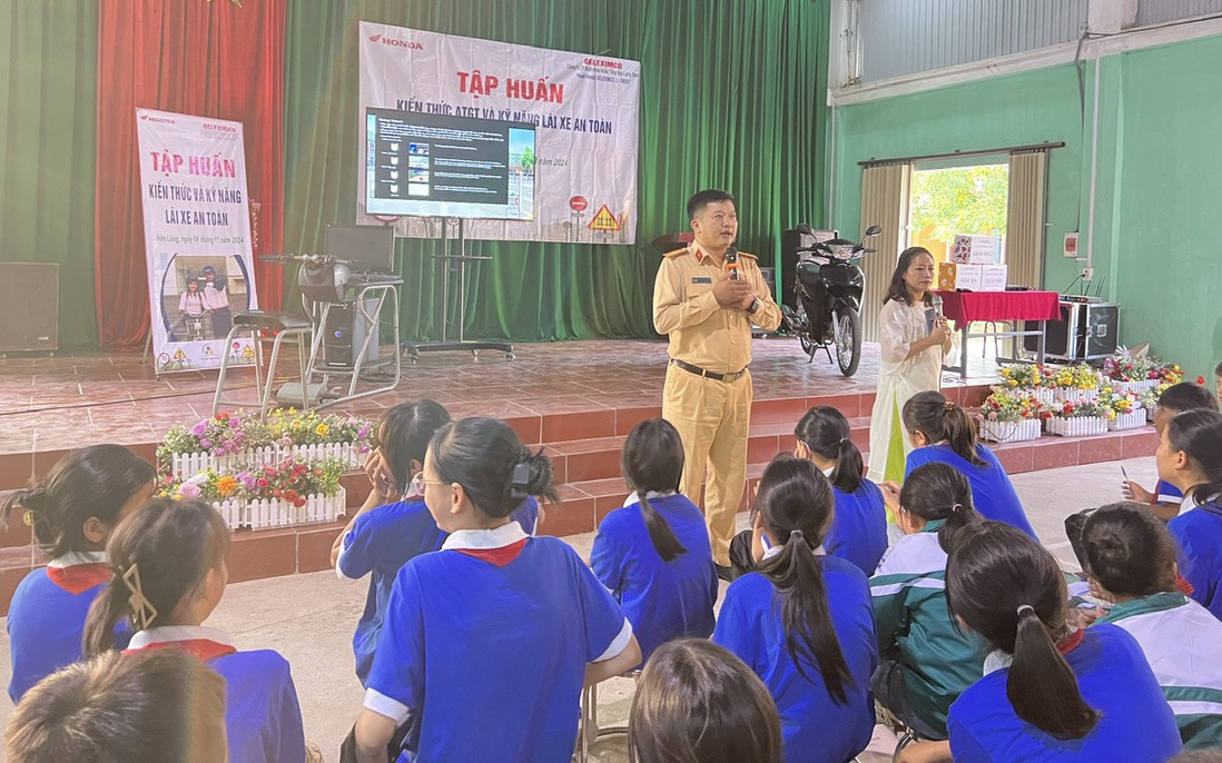 Phụ huynh "tiếp tay" cho con trẻ vi phạm giao thông