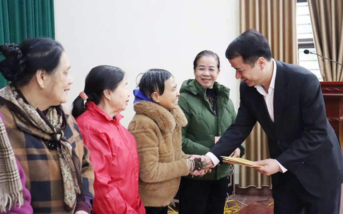 Phó Bí thư Đảng ủy MTTQ, các đoàn thể Trung ương Ngô Văn Cương thăm, tặng quà Tết tại Bắc Ninh