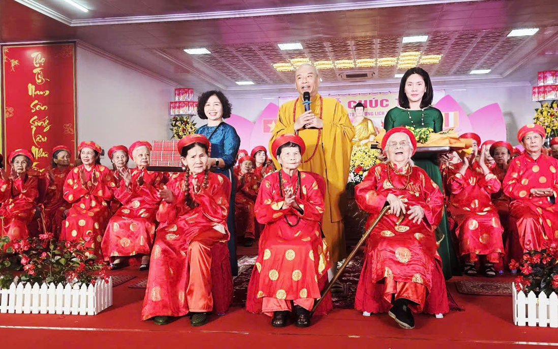 Tổ chức Đại lễ chúc thọ cho 359 người cao tuổi tại chùa Thành