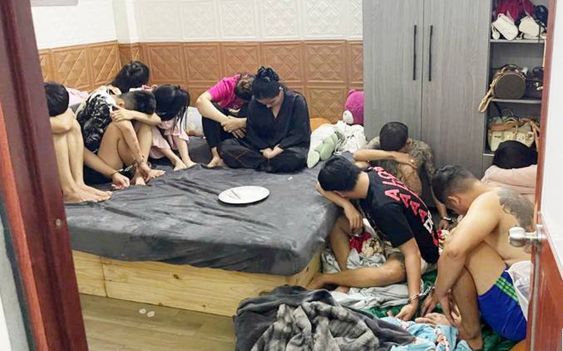 Phát hiện 5 cô gái tham gia "tiệc" ma túy lúc rạng sáng