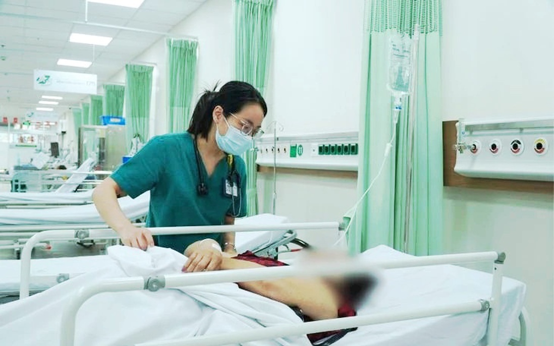 TPHCM: 17 người nhập viện sau khi ăn bánh mỳ