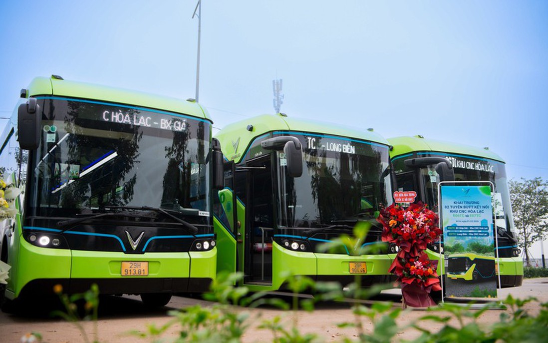 Thêm 2 tuyến buýt điện nối trung tâm Hà Nội đến Khu Công nghệ cao Hòa Lạc