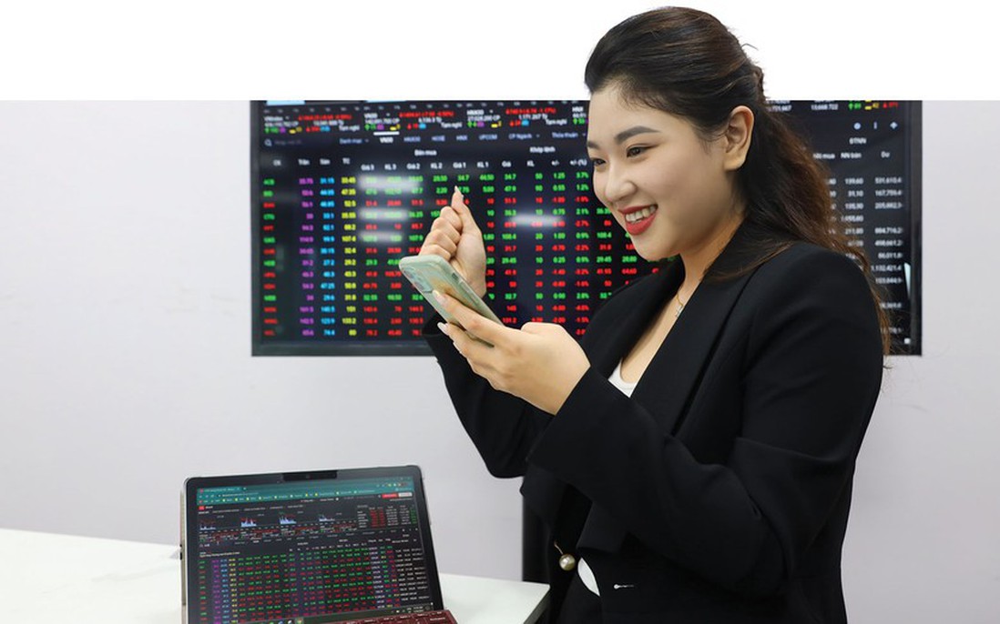 VN-Index phiên sáng 10/3: Dòng tiền quay trở lại mạnh mẽ