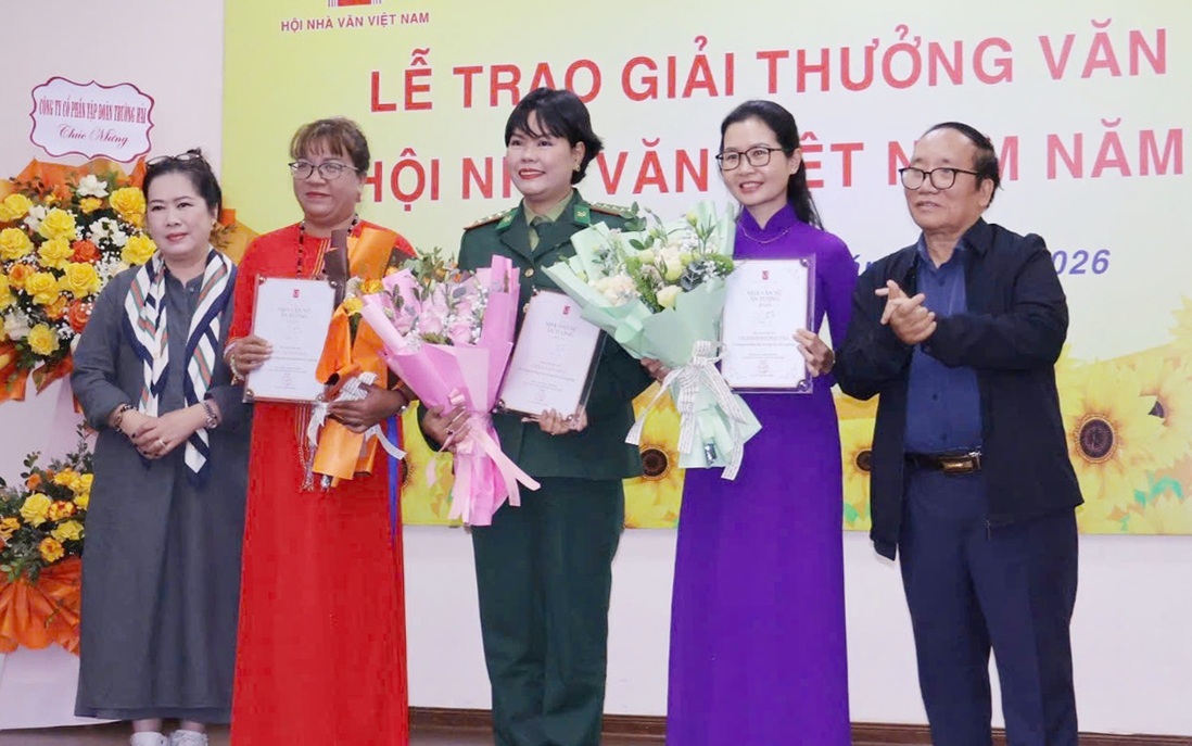 Thượng tá Biên phòng nhận giải thưởng Nhà văn nữ ấn tượng năm 2025