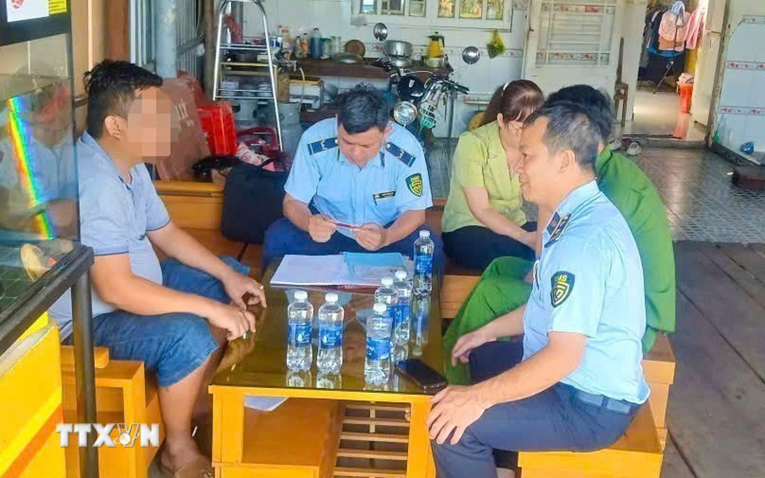 Cần Thơ xử phạt nhiều cây xăng bán nhỏ giọt, tự ý nâng giá