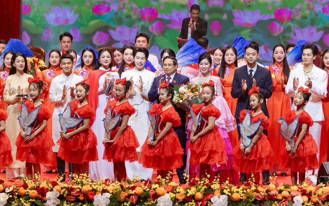 Văn nghệ sĩ hòa chung niềm háo hức mong chờ ngày hội toàn dân đi bầu cử