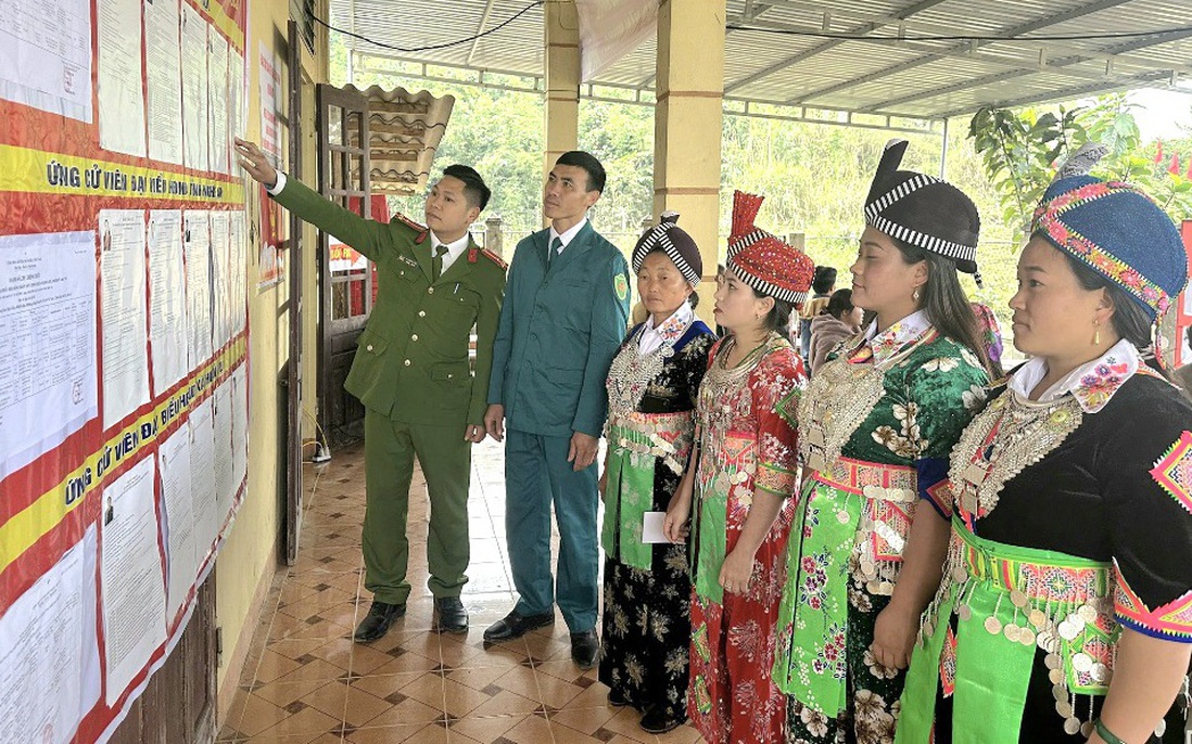 Cử tri nô nức đi bầu cử sớm tại các xã vùng cao Nghệ An