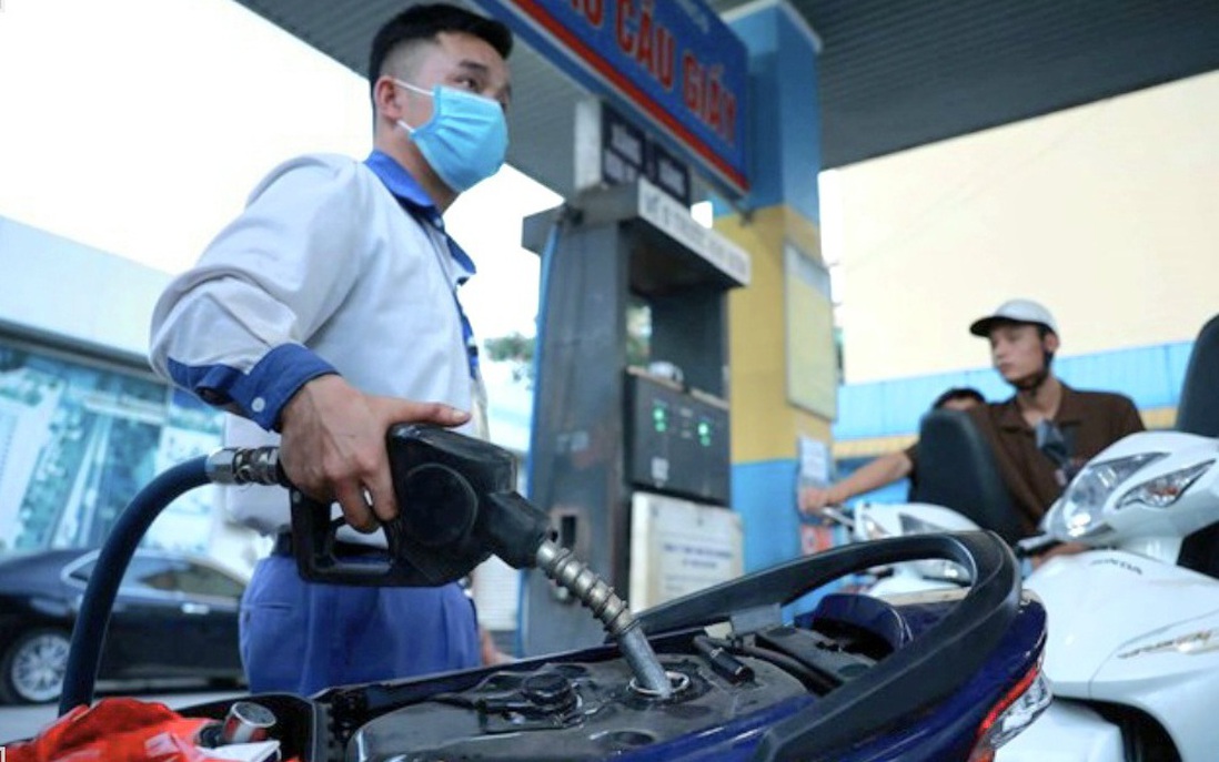 Vì sao giá xăng vẫn tăng dù "xả mạnh" Quỹ bình ổn?