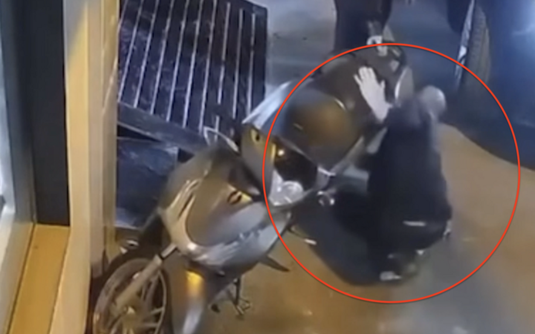 Công an vào cuộc vụ tài xế ô tô Range Rover chọc thủng lốp xe máy ở Hà Nội