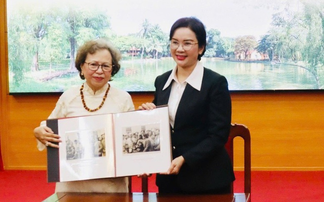 Tiếp nhận nhiều bức ảnh tư liệu quý về Chủ tịch Hồ Chí Minh