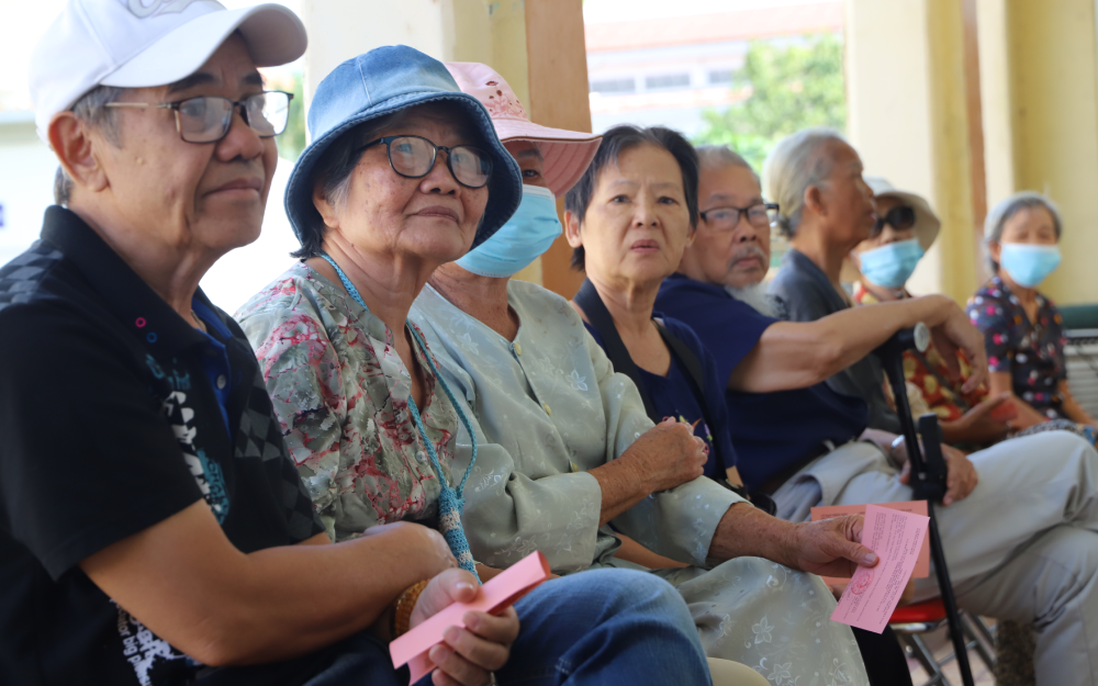 127 cụ bà, cụ ông phấn khởi khi được tạo điều kiện bỏ phiếu ngay tại Trung tâm dưỡng lão Thị Nghè