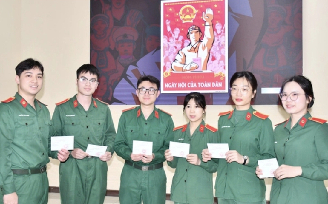 Sinh viên Học viện Quân y: Vinh dự và tự hào lần đầu đi bầu cử