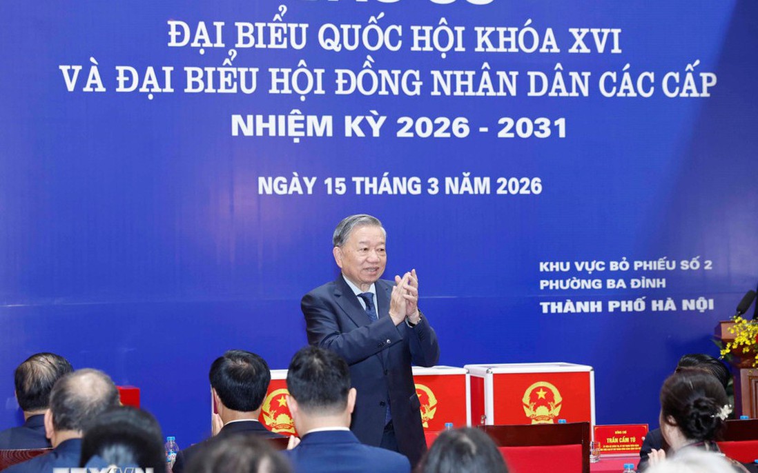 Các đồng chí lãnh đạo Đảng, Nhà nước thực hiện quyền cử tri