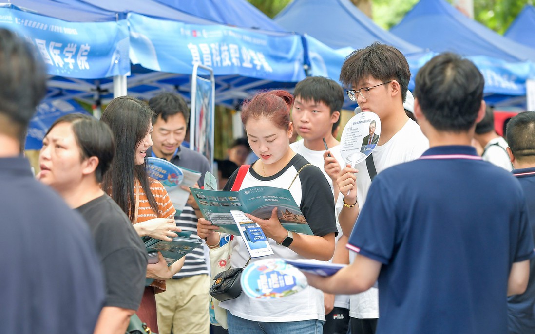 Chọn bằng cử nhân hay chứng chỉ nghề?