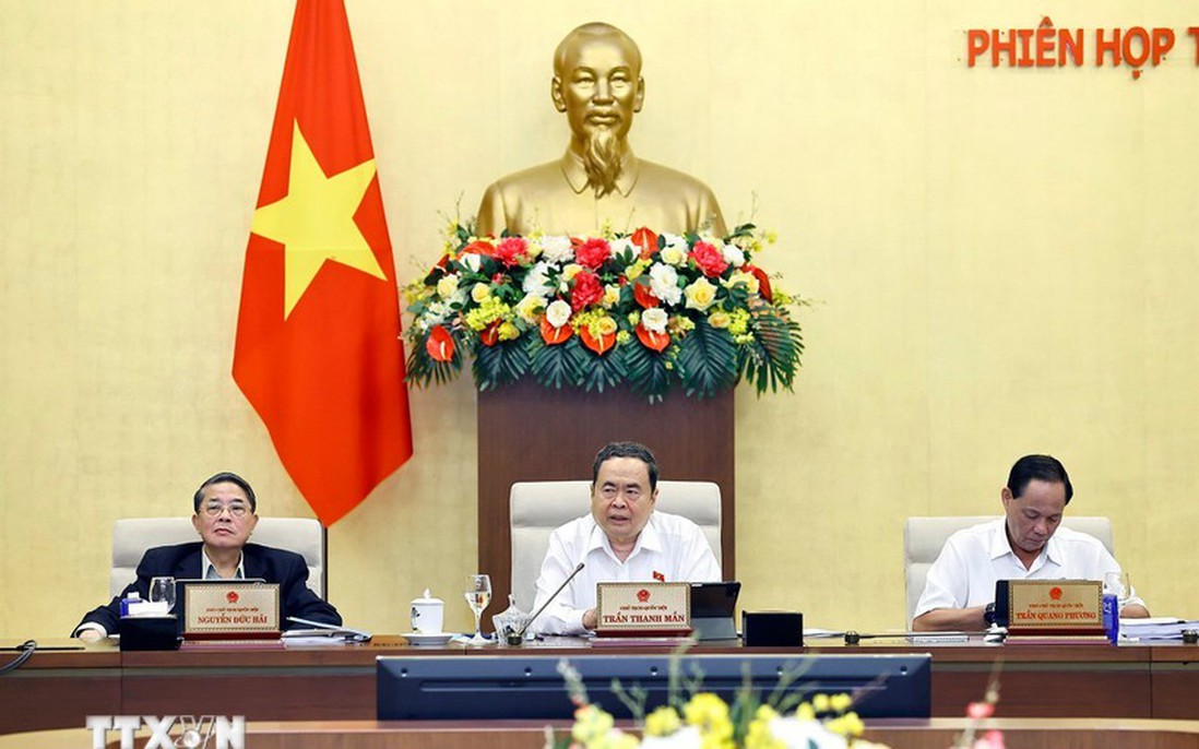 Phiên họp 55 của UBTV Quốc hội: Gỡ rào cản, khen thưởng kịp thời theo thành tích