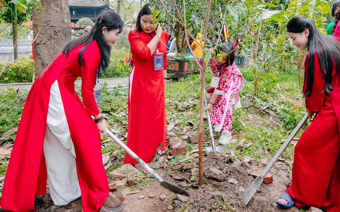Chương trình “Vườn cây ơn Bác” tuyên dương 50 gương sáng trồng cây
